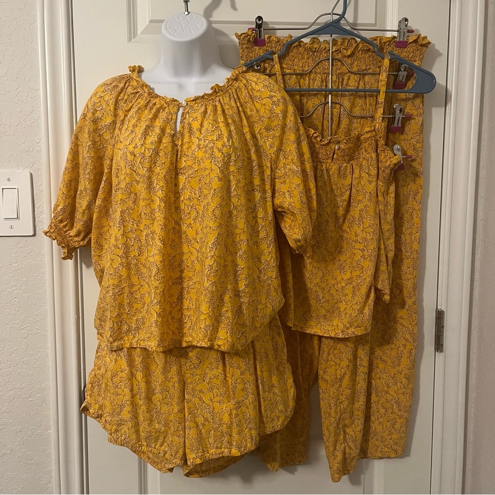 Old Navy Women’s Gold Floral Woven Pajama Set, 4 Pc (medium)